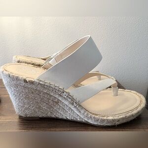 Vince Camuto Elegant White Leather Sandals in size 8.5